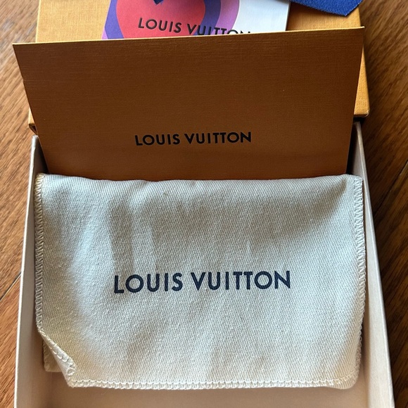 Louis Vuitton -Black, men’s bi-fold wallet. Gently loved by the previous owner - Picture 8 of 10